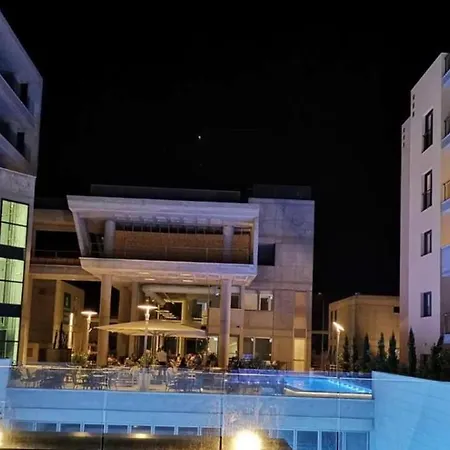 Elysia Park Pool View 3bedroom Пафос